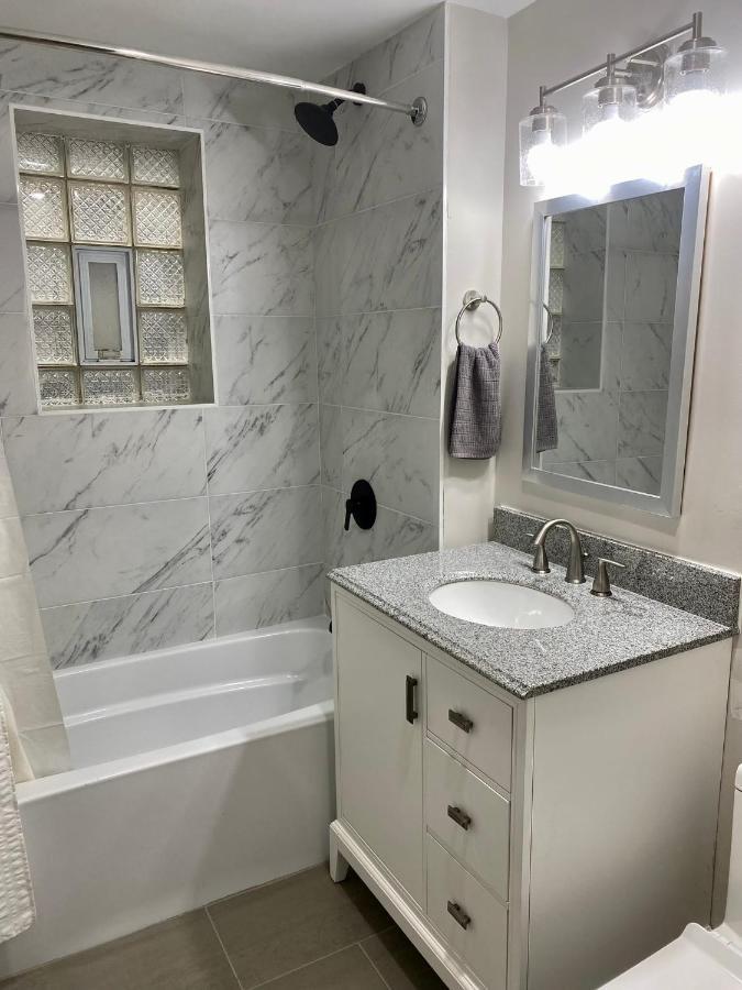 Lincoln Park Apartment With Backyard! Chicago Exterior photo