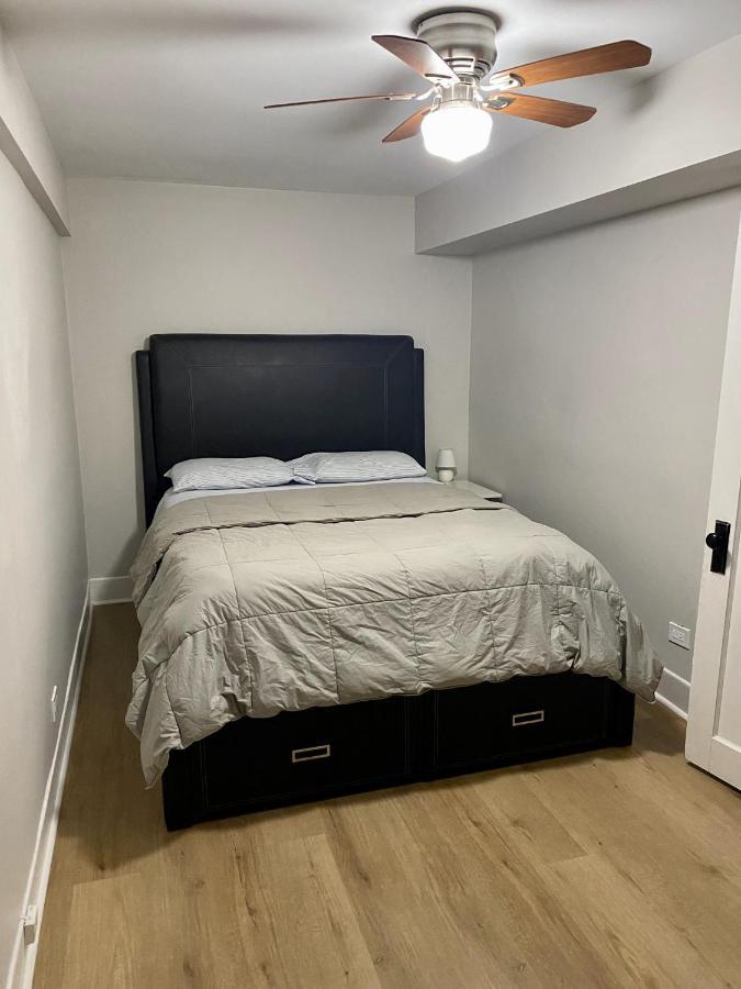 Lincoln Park Apartment With Backyard! Chicago Exterior photo